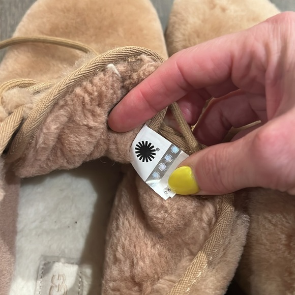 NWOT Furry Ugg Shoes - Picture 4 of 8